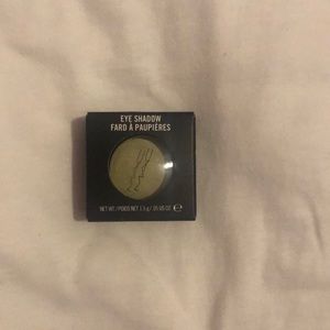 MAC eyeshadow in JUXT